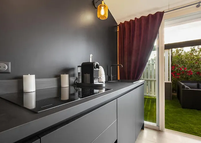 Close Port Nature Agde